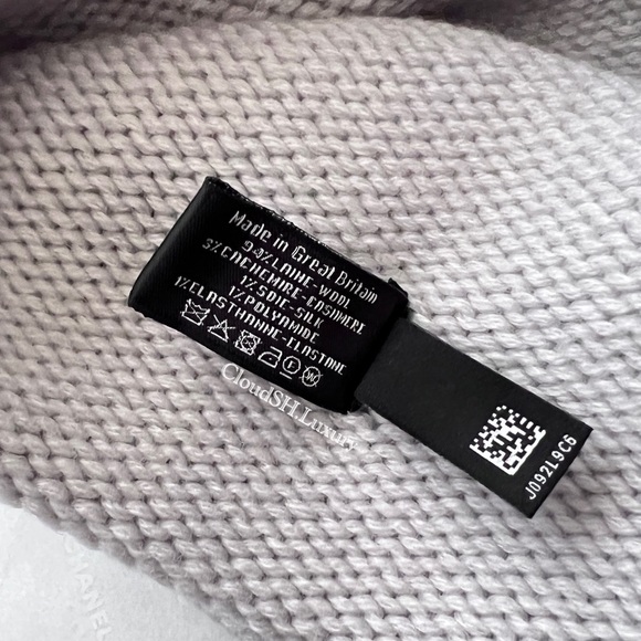 Auth BN Chanel Light Gray White CC Logo Wool Knit Beanie - Picture 5 of 6